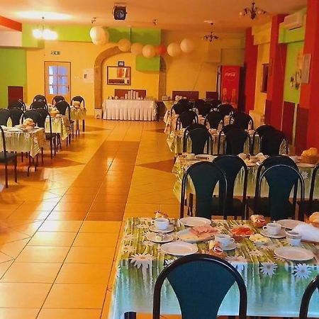 Hotel Krokus Kamienna Gora Luaran gambar