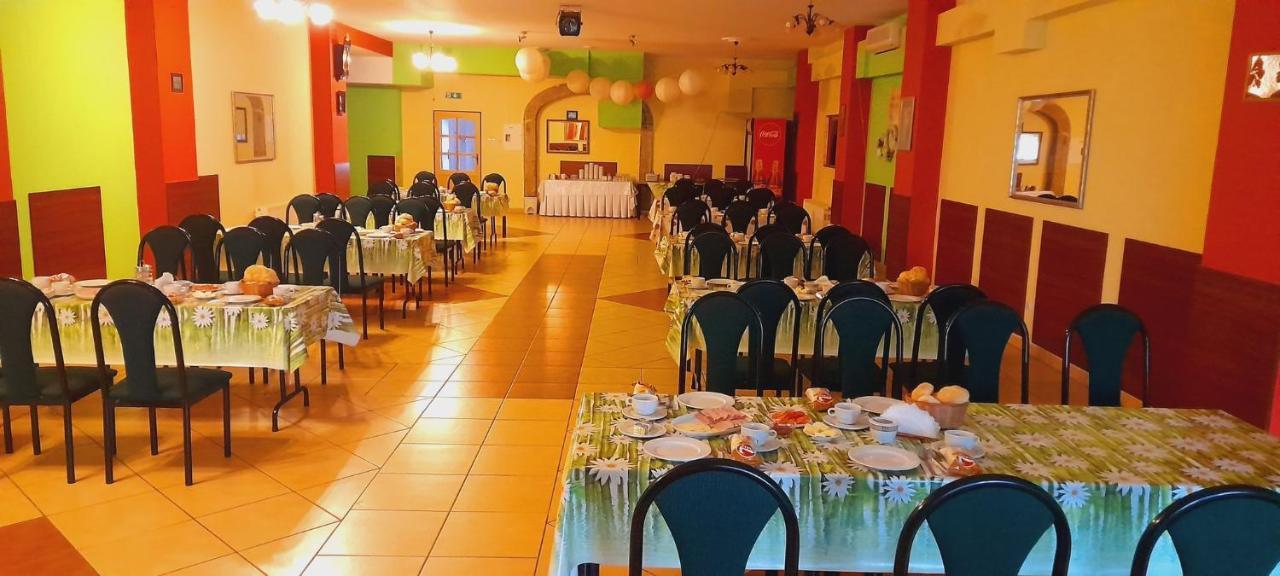 Hotel Krokus Kamienna Gora Luaran gambar
