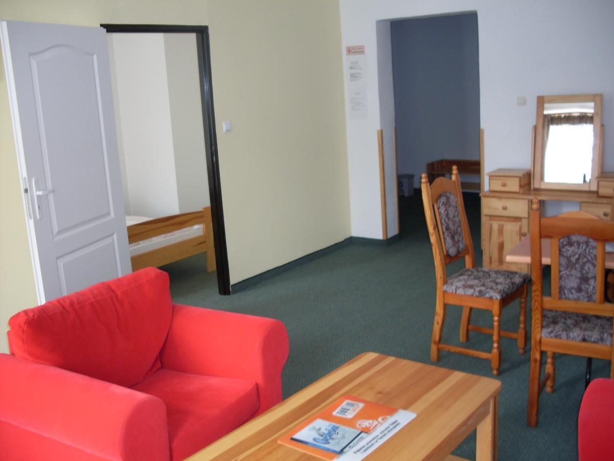 Hotel Krokus Kamienna Gora Luaran gambar