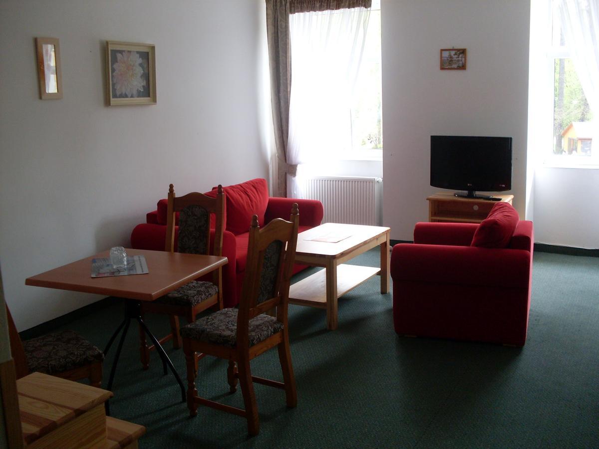 Hotel Krokus Kamienna Gora Luaran gambar