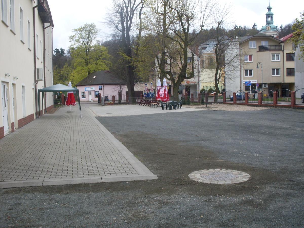 Hotel Krokus Kamienna Gora Luaran gambar