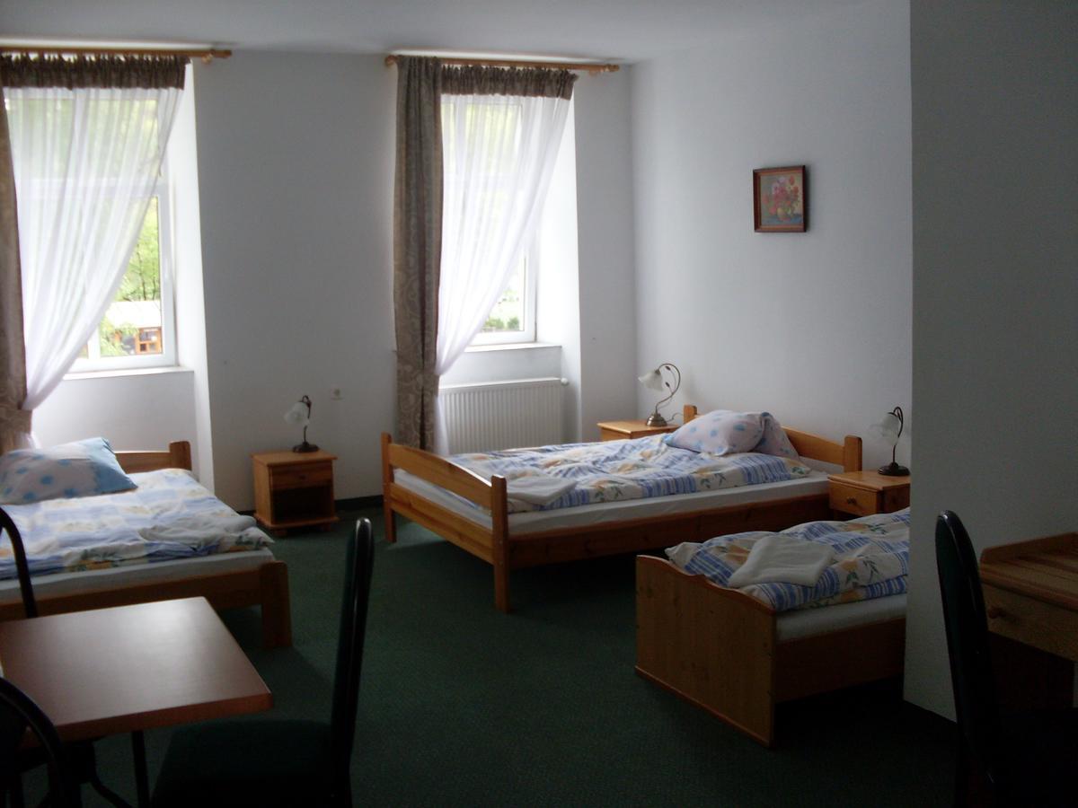 Hotel Krokus Kamienna Gora Luaran gambar