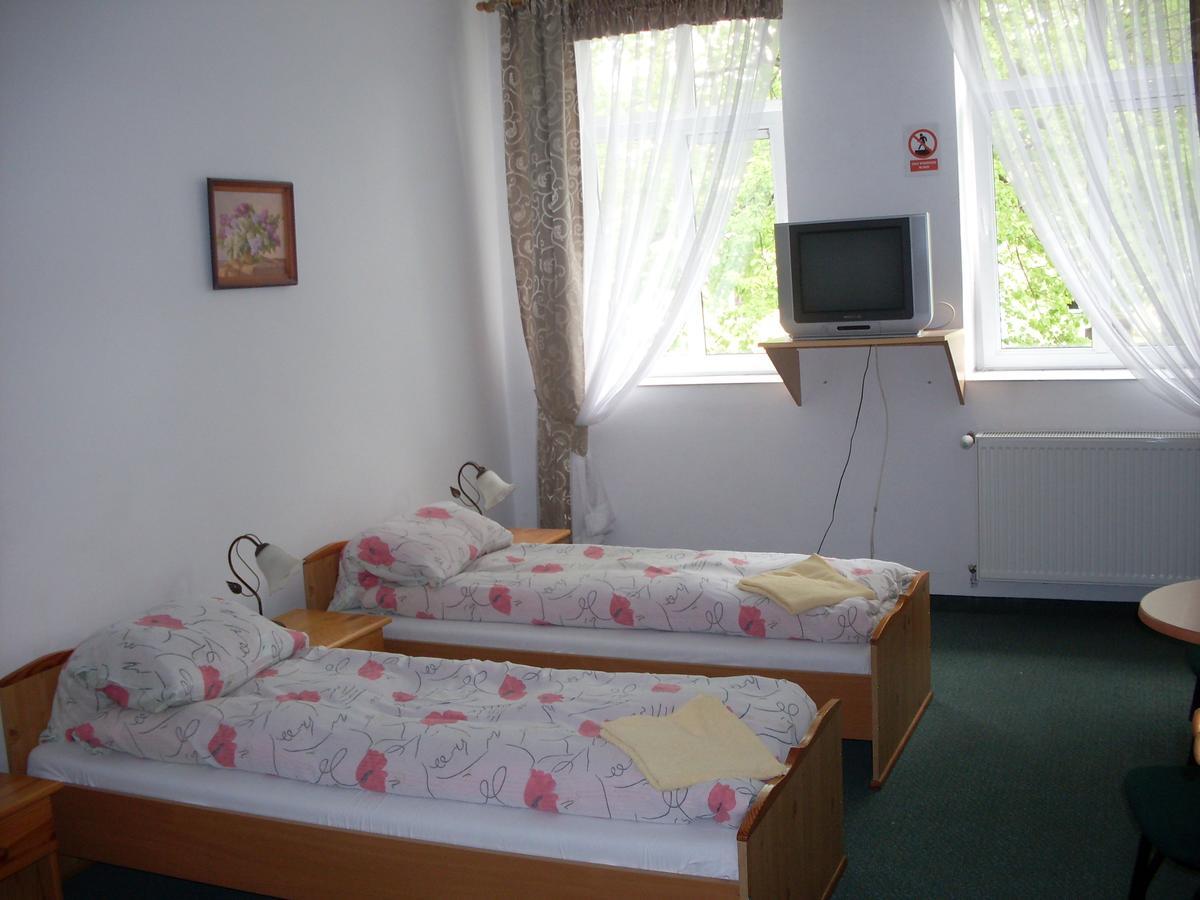 Hotel Krokus Kamienna Gora Luaran gambar