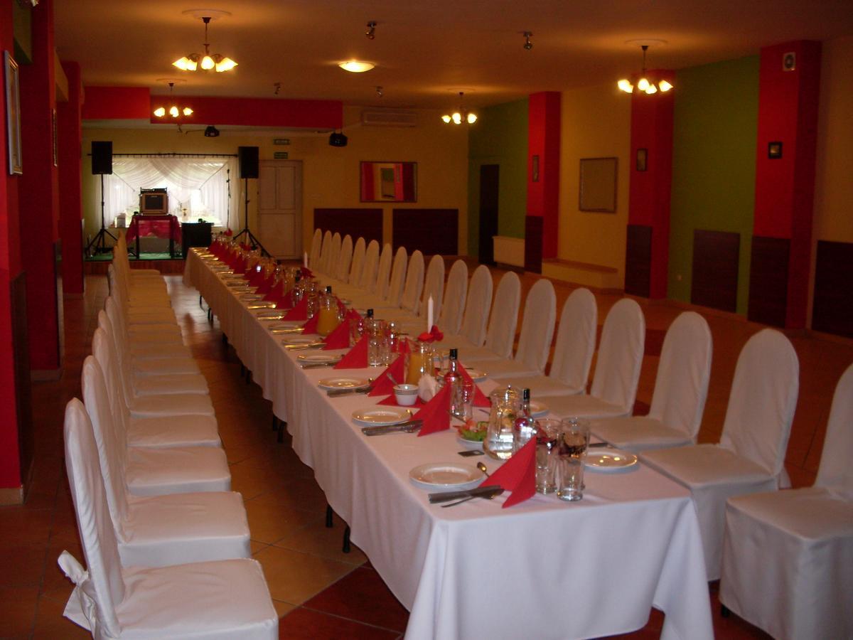 Hotel Krokus Kamienna Gora Luaran gambar