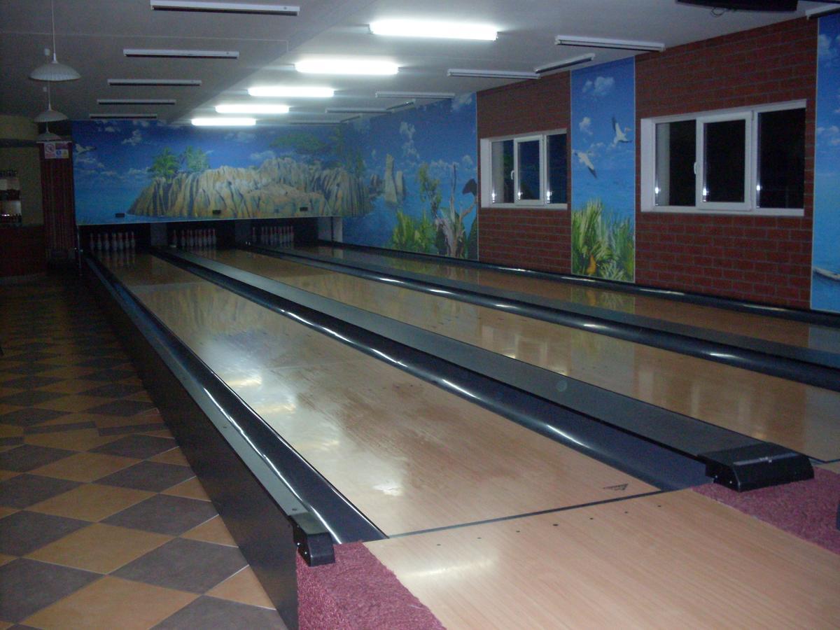 Hotel Krokus Kamienna Gora Luaran gambar