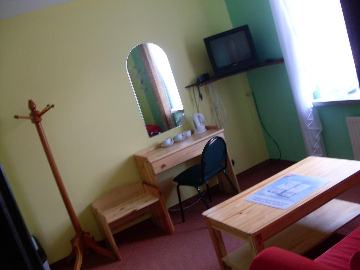 Hotel Krokus Kamienna Gora Luaran gambar