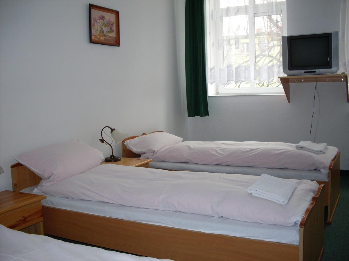 Hotel Krokus Kamienna Gora Luaran gambar