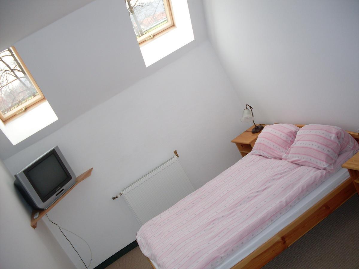 Hotel Krokus Kamienna Gora Luaran gambar