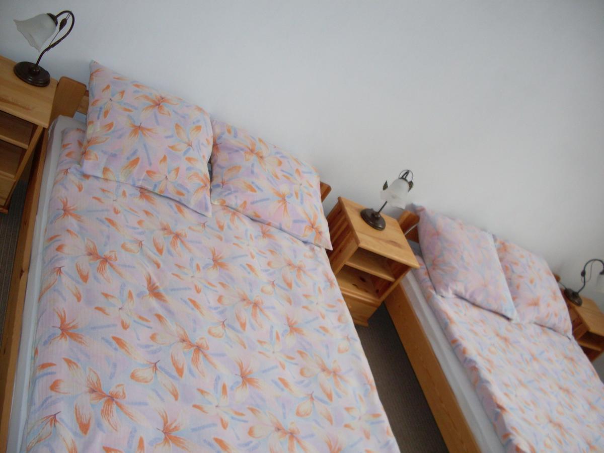 Hotel Krokus Kamienna Gora Luaran gambar