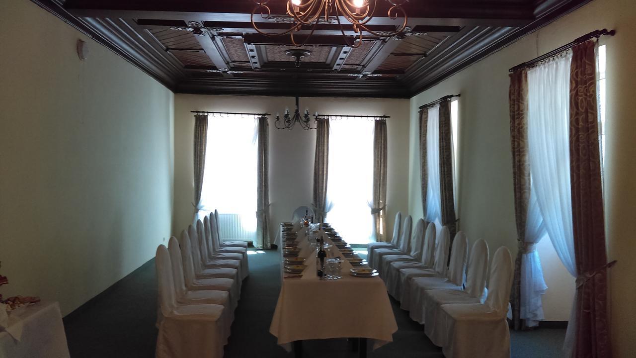Hotel Krokus Kamienna Gora Luaran gambar