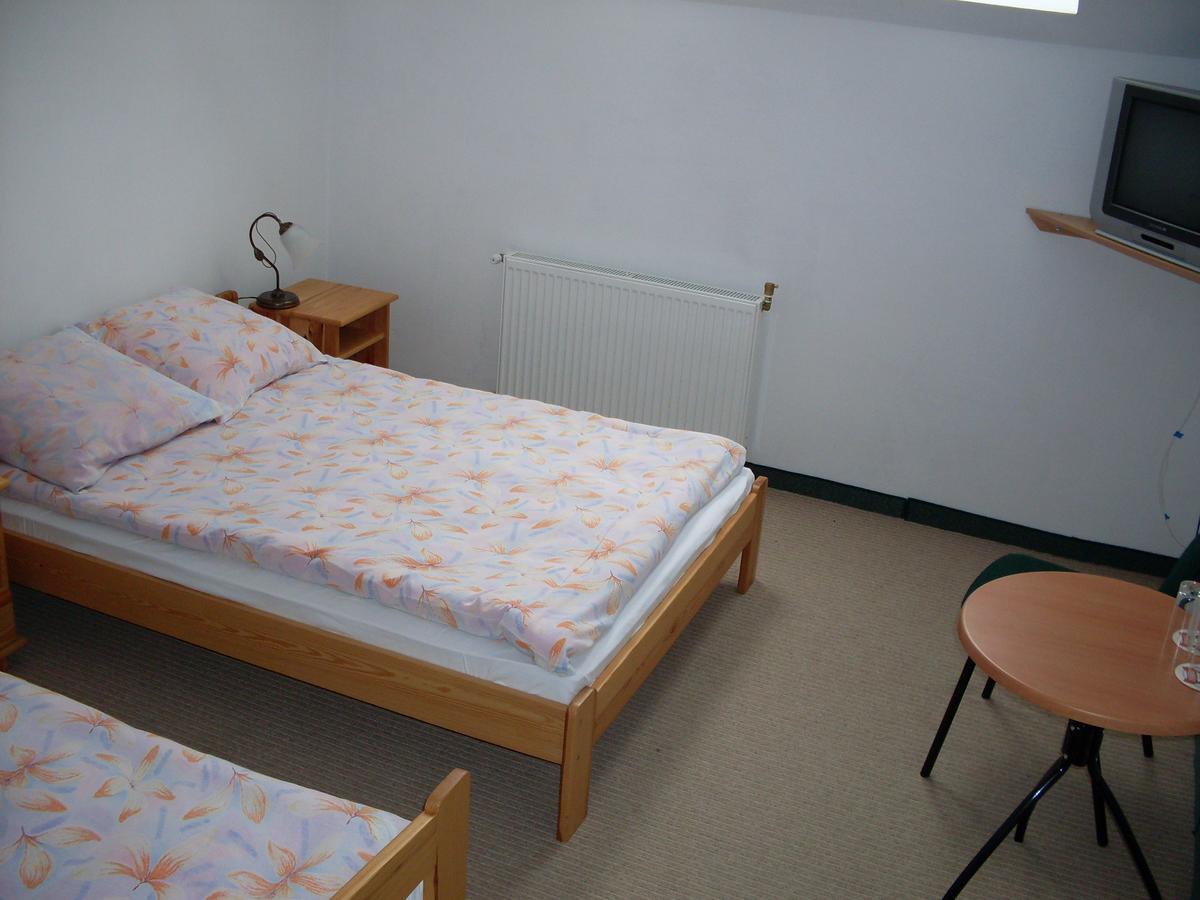 Hotel Krokus Kamienna Gora Luaran gambar
