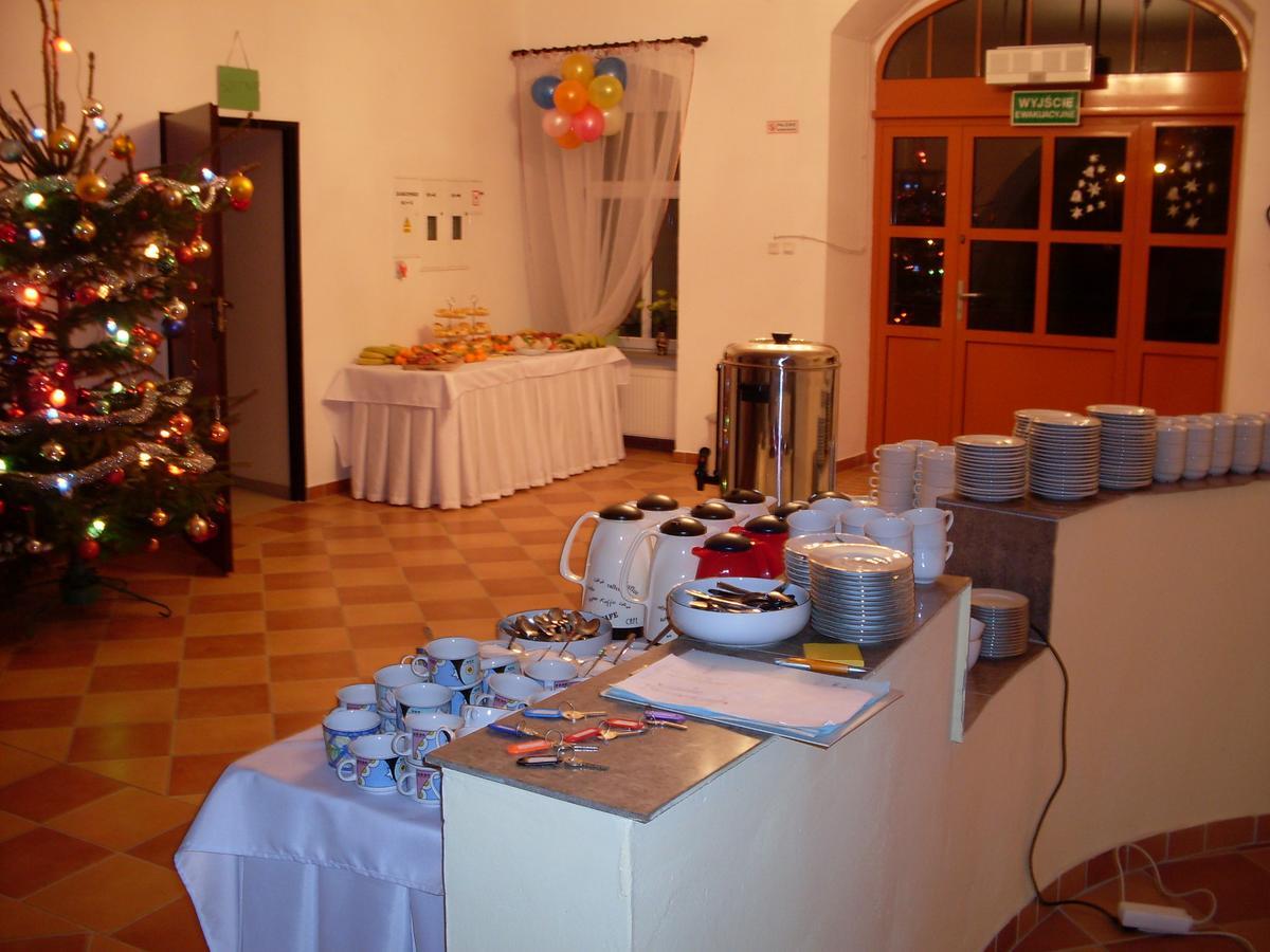 Hotel Krokus Kamienna Gora Luaran gambar