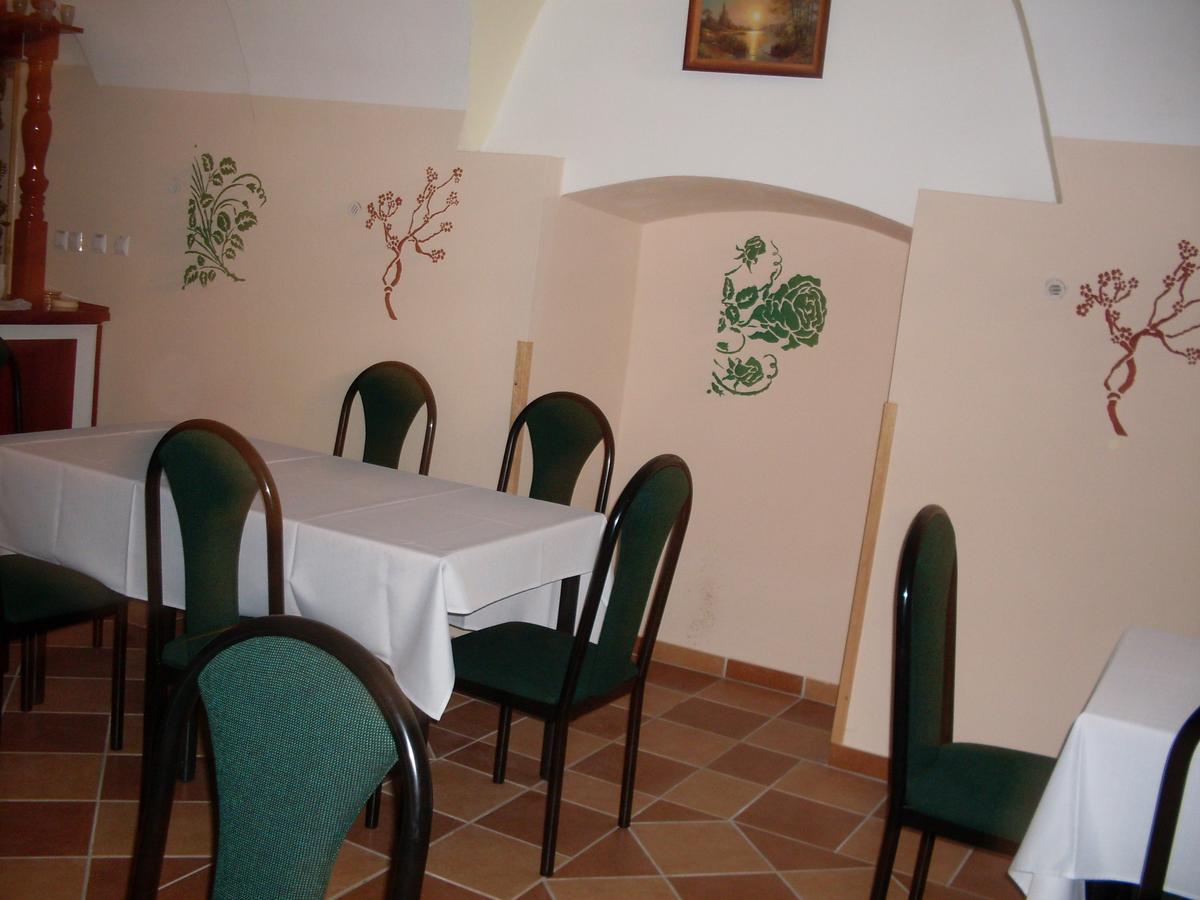 Hotel Krokus Kamienna Gora Luaran gambar